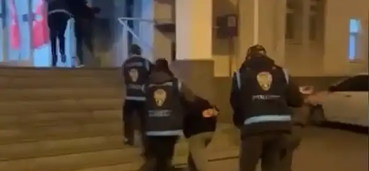 Kayseri'de nefes kesen kovalamaca: Alkollü sürücü polis memuruna çarptı!