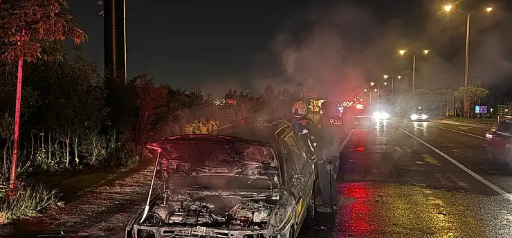 Kayseri'de otomobilde yangın! Kullanılmaz hale geldi