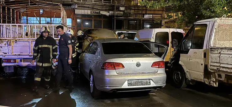 Kayseri'de sanayiye götürülen otomobil alev aldı!