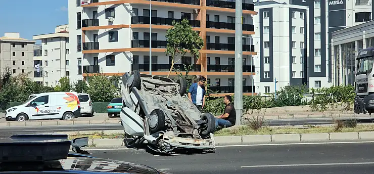 Kayseri'de takla atan araçtan burnu bile kanamadan çıktı!