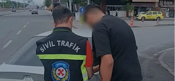 Kayseri'de trafikte şiddet pahalıya patladı: Araçlar men edildi, ehliyetlere el konuldu