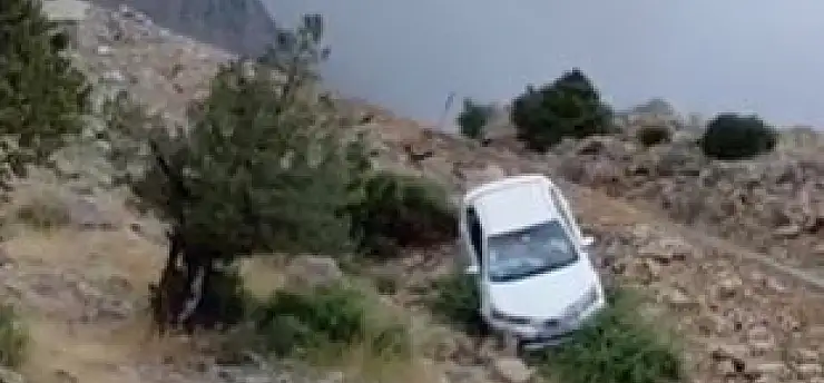 Kayseri'de yağış kazayı beraberinde getirdi! Otomobil yoldan çıktı