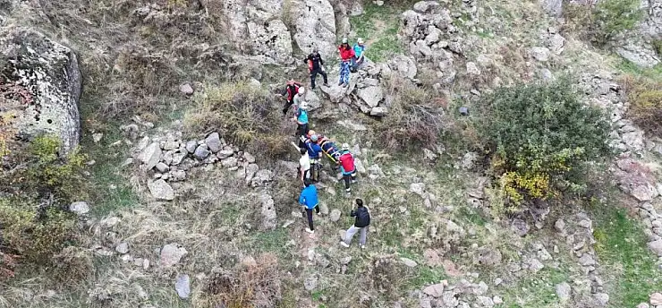 Kayseri'de yürüyüş yaparken kayalıklardan düştü!