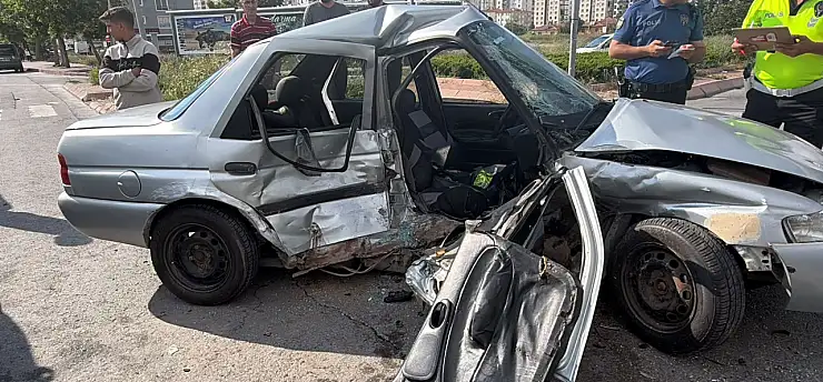 Kayseri'de zincirleme kaza: Araçtan geriye hurda yığını kaldı
