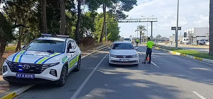 Kayseri'den kaçtı, Antalya'da ölüye ait ehliyetle yakalandı!