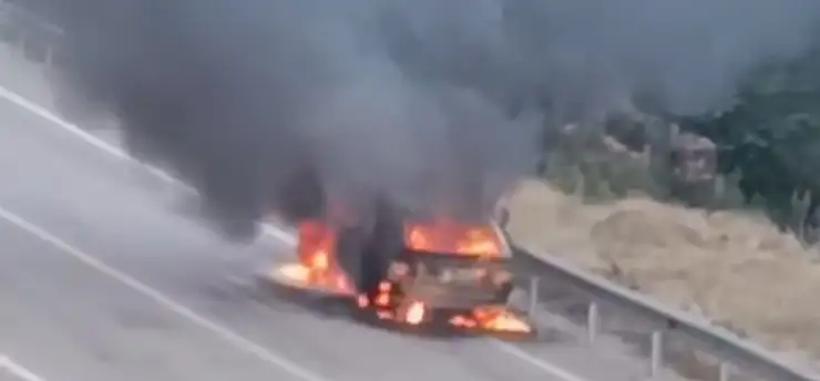 Kayseri karayolunda alev alan aracı gören 13 yaşındaki Ömer'den takdirlik hareket