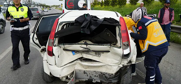 Kayseri plakalı araç Kırıkkale'de kaza yaptı!
