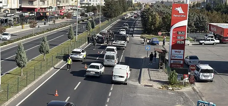 Kayseri plakalı araç Nevşehir'de zincirleme kazaya karıştı!