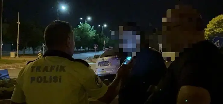 Yerine başkasını gösterdi, trafik ekipleri oyunu bozdu