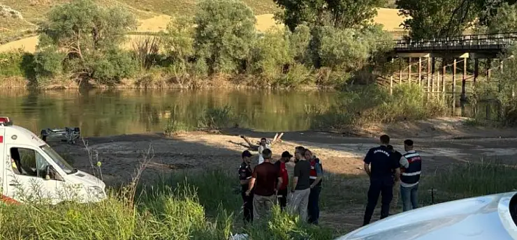 Kızılırmak'ta zamanla yarış: Baba için arama çalışmaları devam ediyor