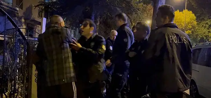 Melikgazi'de gergin anlar: Bıçaklı şahıs güçlükle sakinleştirildi