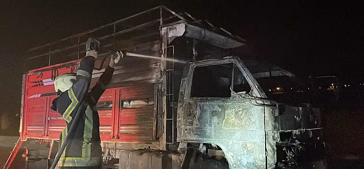 Melikgazi'de kundaklama iddiası: 2 kamyon kül oldu!
