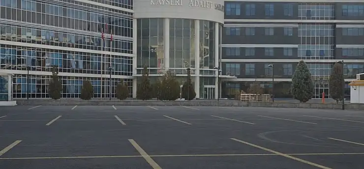 Sarhoştu, yanlış kişiyi bıçakladı!