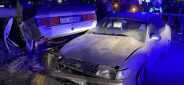 Sivas'ta Kayseri plakalı araç kaza yaptı: 2'si çocuk 5 yaralı