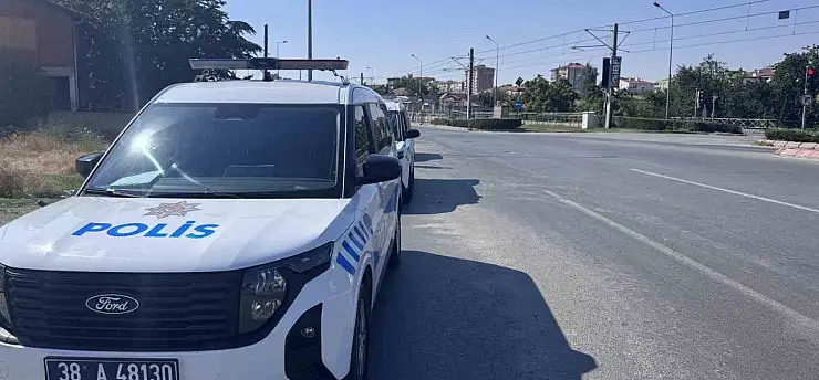 Ticari araç elektrikli bisiklete çarptı!