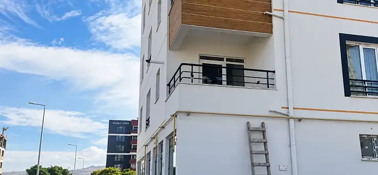 Kayseri'de kapıdan giremeyince balkondan girdi: Polisi harekete geçiren olay