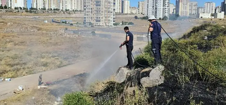 Yanı başında yangın çıktı, O işine devam etti