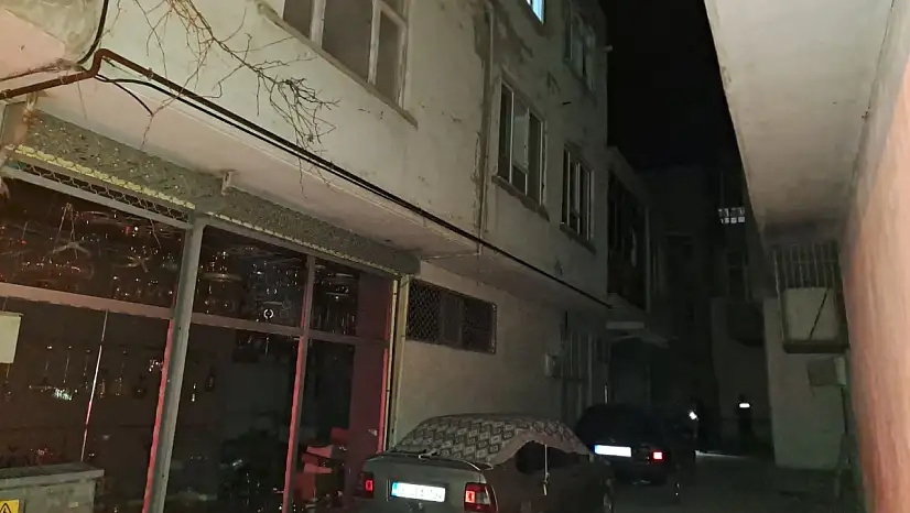 10 yaşındaki çocuk 3. kattan aşağı düştü!