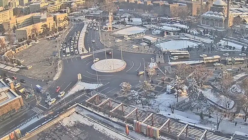 -13 derece soğukta akın ettiler! Kayseri'de şaşırtmayan manzara