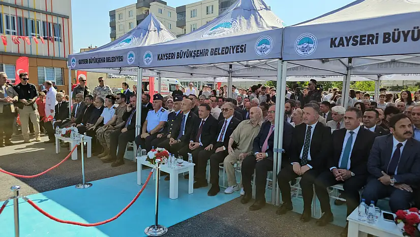 31 okul yaptırdı, açılışta öyle sözler söyledi ki: Kayseri'de eğitim yılı başladı!