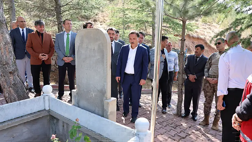 33 yıl önce Cuma namazı çıkışında şehit düştüler! Kayseri Valisi'nden ziyaret