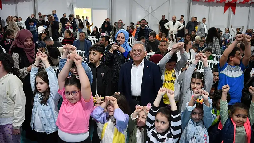 500 bin çocuk kitaplarla buluştu