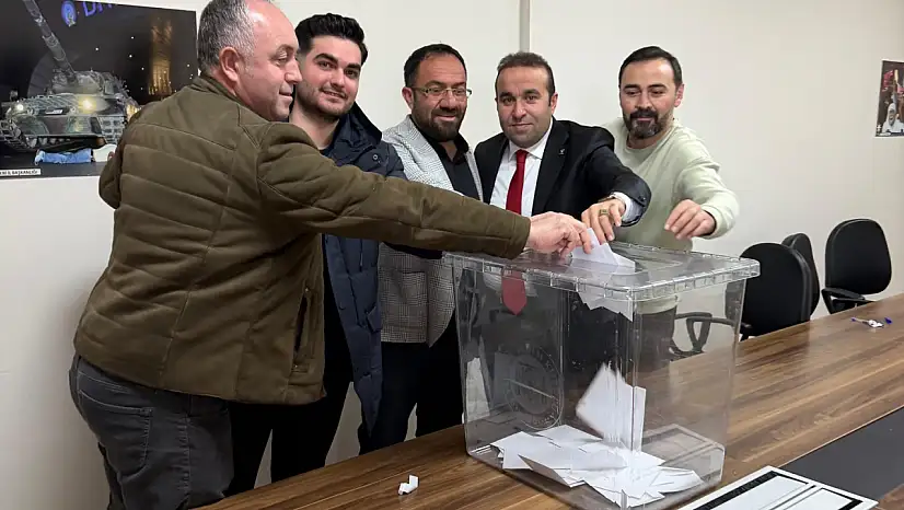 AK Parti'de görevlerinden alınan ilçe başkanlarının yerine yeni isimler aranıyor! O ilçelerde yoklama yapıldı