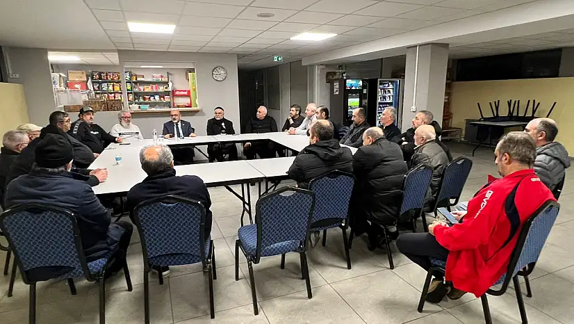 AK Partili Vekil Kayseri'deki gelişmeleri Fransa'da bakın kimlere anlattı?