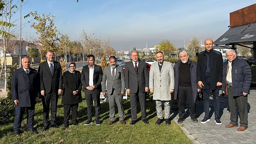Akar, Kayseri'de gazetecilerle buluştu