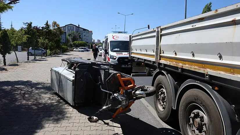 Ambulansa yol açmak istedi, kaza yaptı!