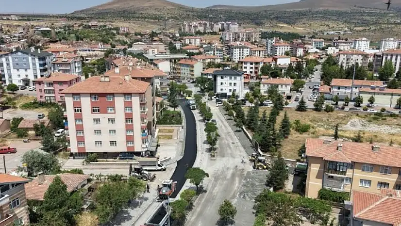 Atatürk Caddesi'nde altyapı bitti, asfalt başladı