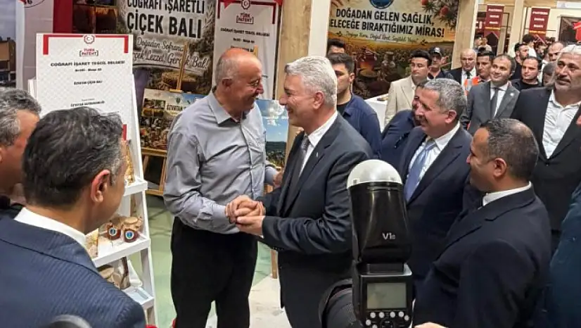 Bakan Ömer Bolat Özvatan standında!