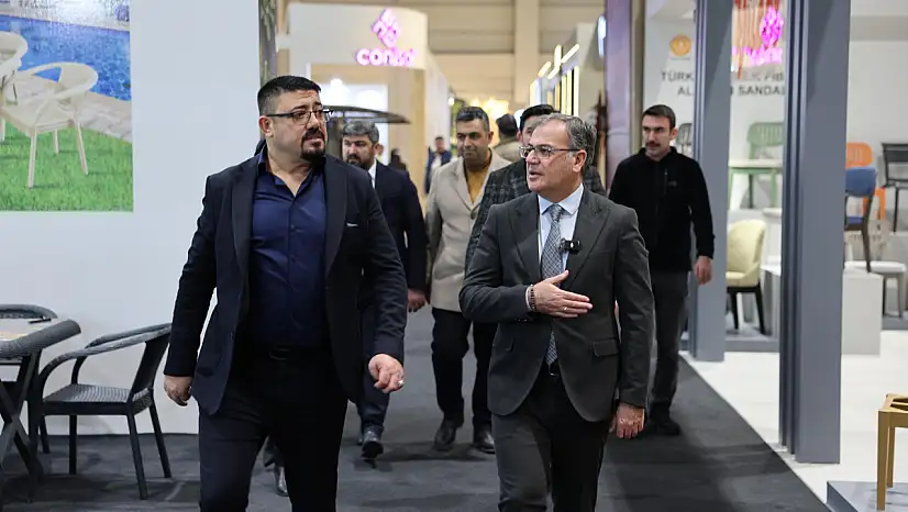 Başkan stantları tek tek gezdi