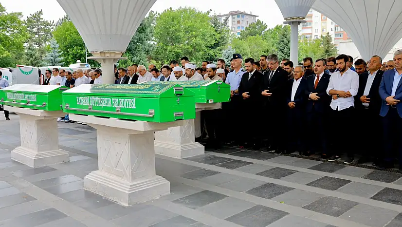 Başkanlardan Tümgüç'e son görev: Cenaze namazını kıldılar...