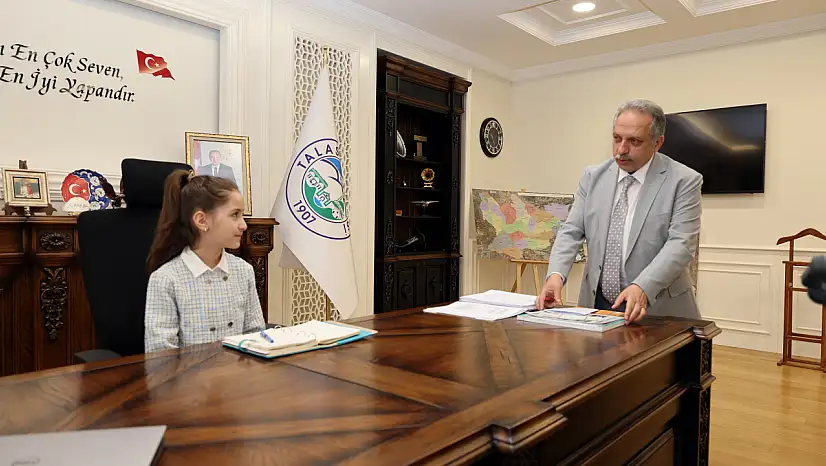 Başkanlık koltuğunda bu kez minikler var