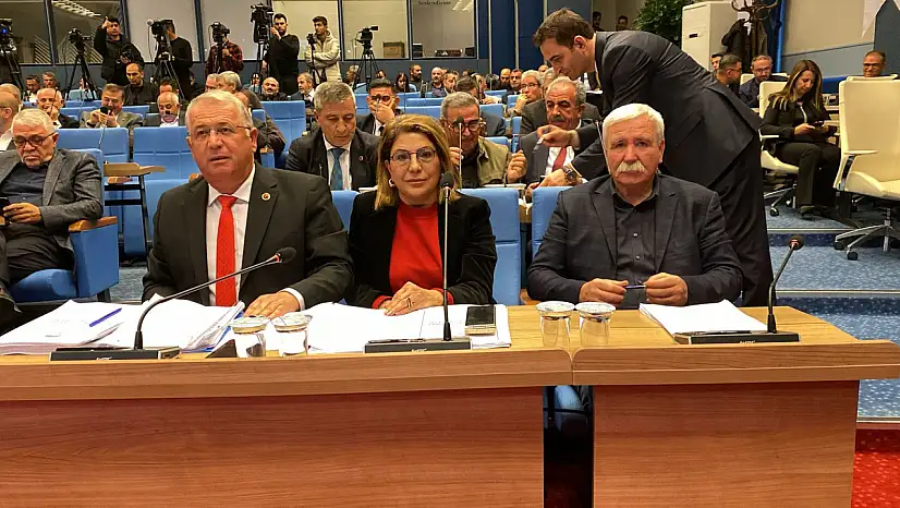 'Belediye meclis üyesinin görevi içi boş denetim lafları yapmakla, el kaldırıp indirmekle, çekimser uydurmacılığıyla bitmiyor'