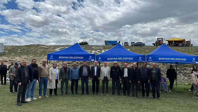 Bünyan'da bir araya gelen kalabalık dikkat çekti