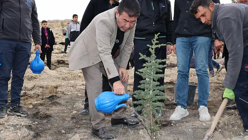Bünyan'da fidanlar toprakla buluştu