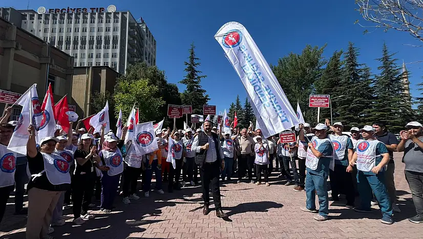 Çalışanlar, 'Şimşek şaşırma, sabrımızı taşırma' diyerek iş bıraktı