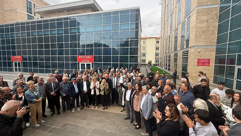 CHP'de yeni Başkan mazbatayı aldı, il binasına doğru gidiyor