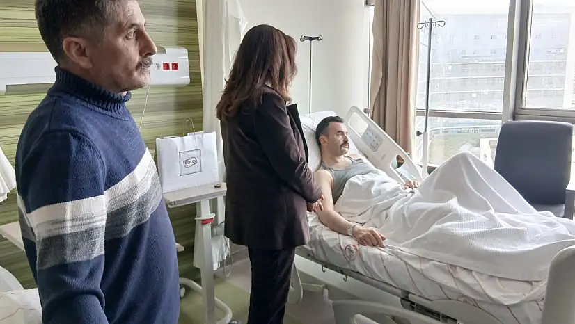 CHP heyeti, operasyonda yaralanan komiseri ziyaret etti