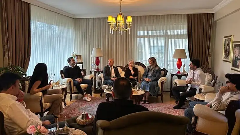 CHP'li vekil ilk bayram ziyaretini bakın kime yaptı?