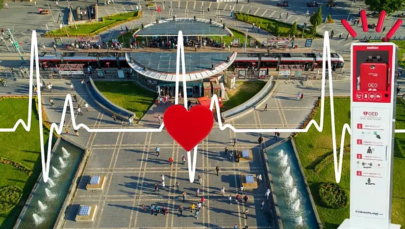 Cumhuriyet Meydanı'nda kalp krizi alarmı! Bu cihaz bakın ne işe yarıyor?