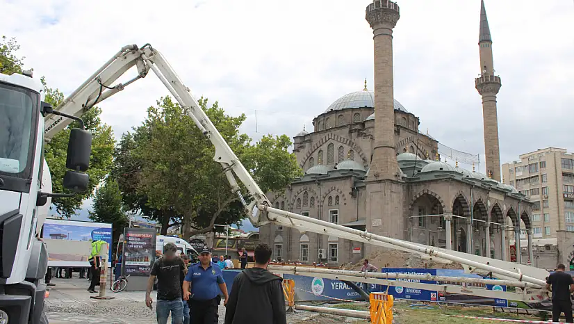 Cumhuriyet Meydanı'nda korku dolu anlar! 5 kişi yaralandı