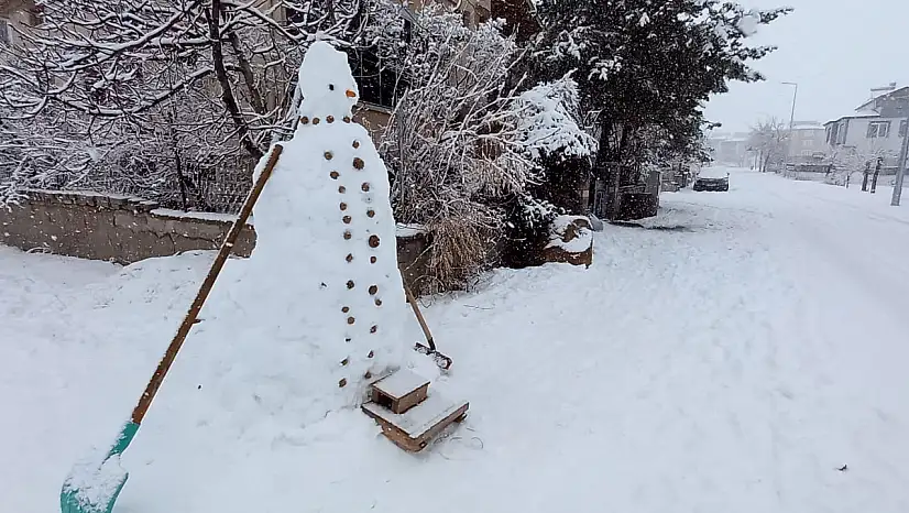 Develi'de kar yağışı çocukların ve çiftçilerin yüzünü güldürdü!