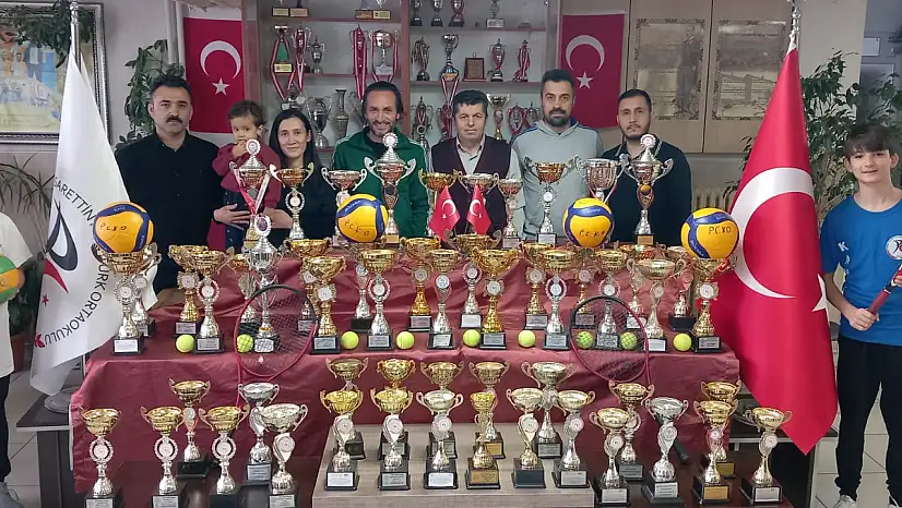 Develi'deki bu okul kupaya doymuyor