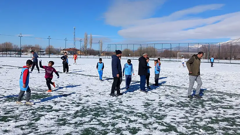 Develi Sindelhöyük'te futbol kursuna büyük ilgi