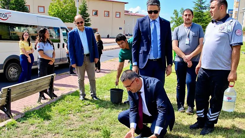 Hastane çalışanları bu kez fidanlar için bir araya geldi