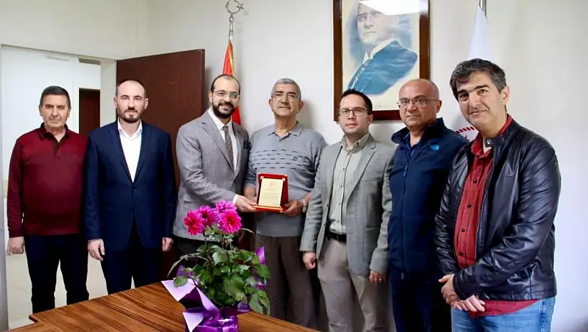 43 yıllık görev sona erdi: Kayseri'de doktora plaketli veda