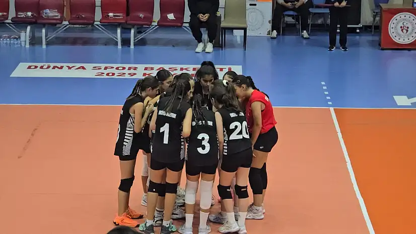 Erciyes Voleybol'dan şampiyonluk yolunda galibiyet